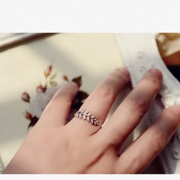 Sterling Silver Leaf CZ Ring - Picture 3 of 8